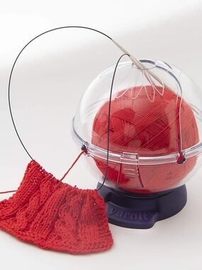 $1⃣dollars>>Crafters Square  Clear Yarn Holder To Hold Yarn Top Hole Pull Out X2